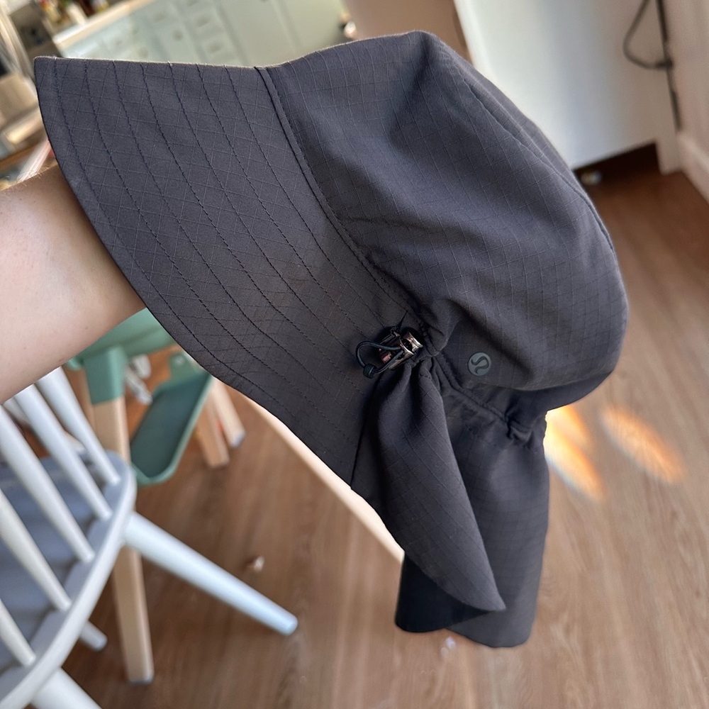 Lululemon women’s sun hat